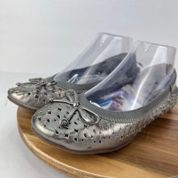 EUC Vionic Women's Spark Surin Pewter Leather Perforated Slip On Ballet Flat 7.5 - Picture 6 of 11